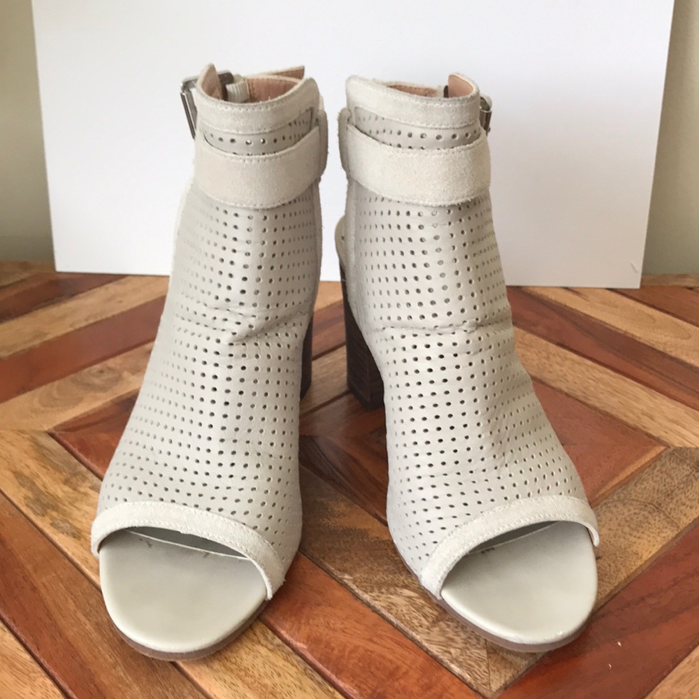 Open toe and back sandal/bootie